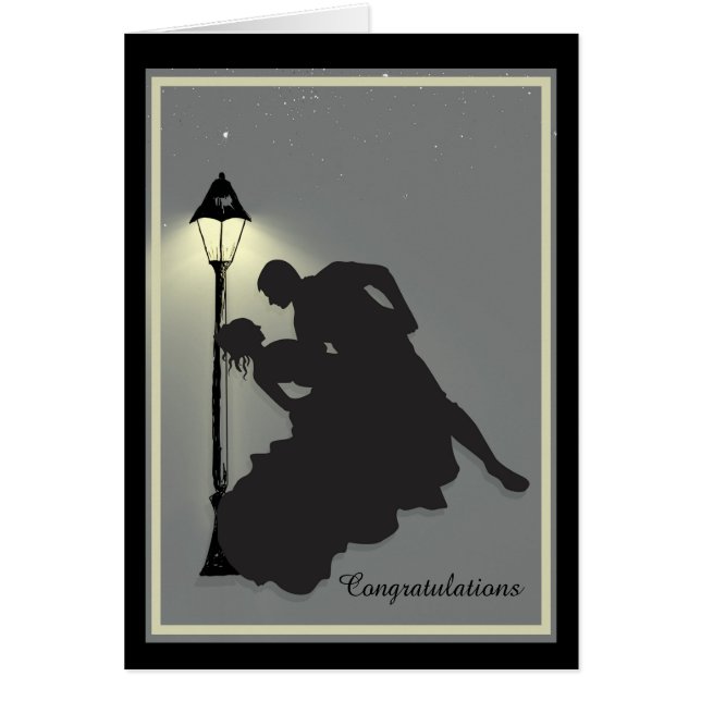 Romantisches Couple Dancing Under Streetlight (Vorne)