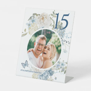 Romantisches Dusty Blue Floral Wedding Foto Sockelschild