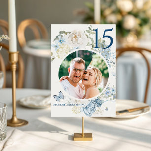 Romantisches Dusty Blue Floral Wedding Foto Tischnummer