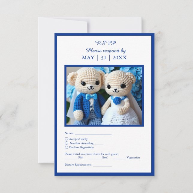 romantisches Hochzeitspaar in Blau und Weiß RSVP Karte (Vorderseite)