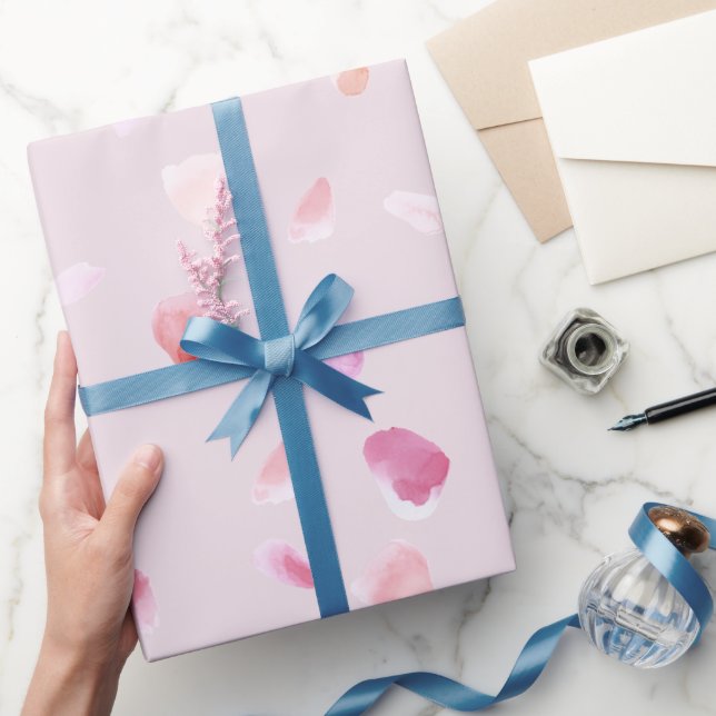 Romantisches Pink Peach Rose Petals Brautparty Geschenkpapier (Schenken)