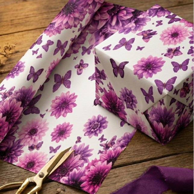 Romantisches Rosafarbenes Floral Geschenkpapier (Von Creator hochgeladen)