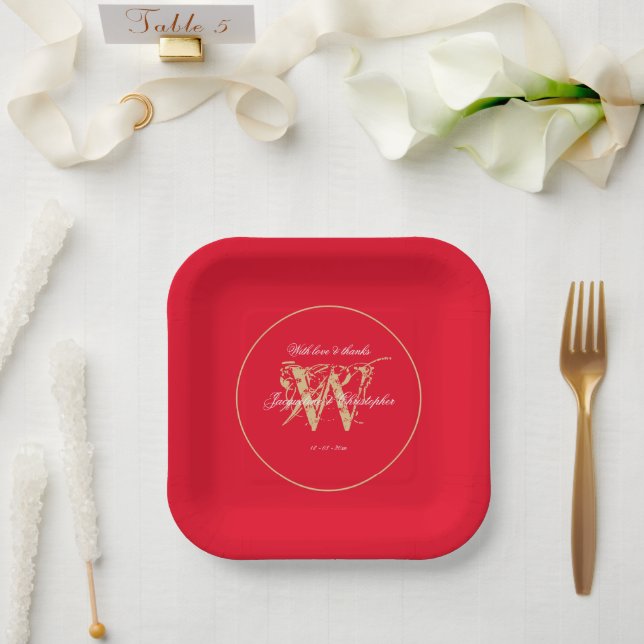 Romantisches Rot und Gold elegant Monogramm Chic Pappteller (Hochzeit)