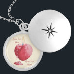 romantisches rotes geformte brennende Kerze der Versilberte Kette<br><div class="desc">Das ursprüngliche Herz formte Flamme und Herz geformte Kerzenillustration auf diesem coolen Stück Schmuck wurde inspiriert, während ich eine rote Kerze aufpasste, unten zu schmelzen. Das rotes Herz geformte schmelzende Wachs läuft langsam hinunter die Seite des Kerzenbratenfetts in ein Herz geformtes Pool des roten Wachses. Die bunte rote und gelbe...</div>