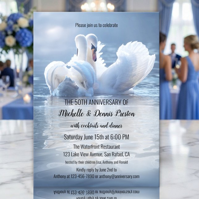 Romantisches Schwanensee-Party Einladung (Wedding anniversary invitation featuring two swans in love on a hazy sunlit lake)