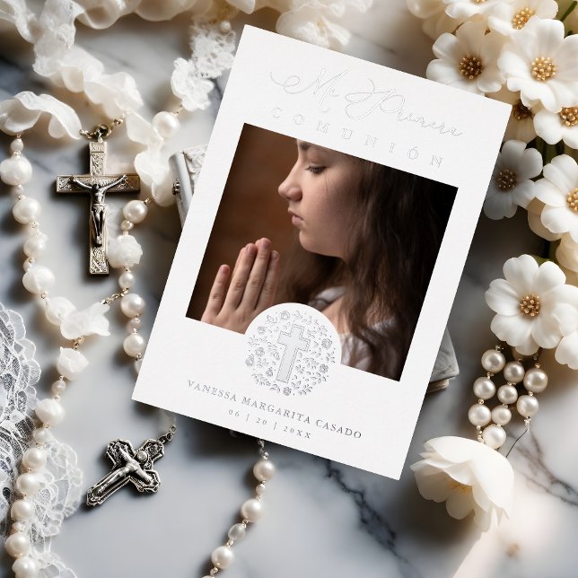 Romantisches Silver Floral Wreath-Foto Folieneinladung (Romantic Real Silver Floral Wreath Photo Metallic Foil Mi Primera Comunión Spanish Invitation Card.)