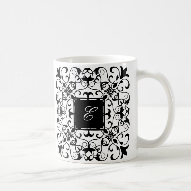 Romantisches verziertes Schwarzweiss-Monogramm Tasse (Rechts)