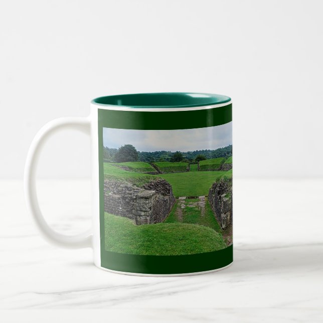 Römisches Amphitheater Ruins Caerleon, Wales Zweifarbige Tasse (Links)