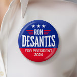 Ron DeSantis für Präsident 2024 - Kampagne Button<br><div class="desc">Ein einfaches Design mit Ron DeSantis,  der für den Präsidenten kandidiert. Er kandidiert bei den Vorwahlen der Republikaner 2024.</div>