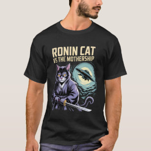 Ronin-Katze vs Mothership SciFi-Kunstdesign T-Shirt