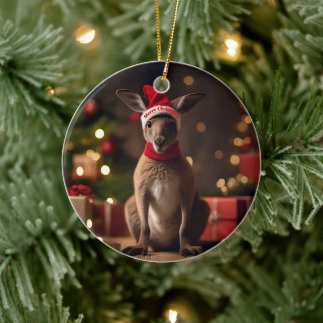 "Roo-dolph's Holiday Hop: Ein festes Wunderland" Keramik Ornament (Baum)