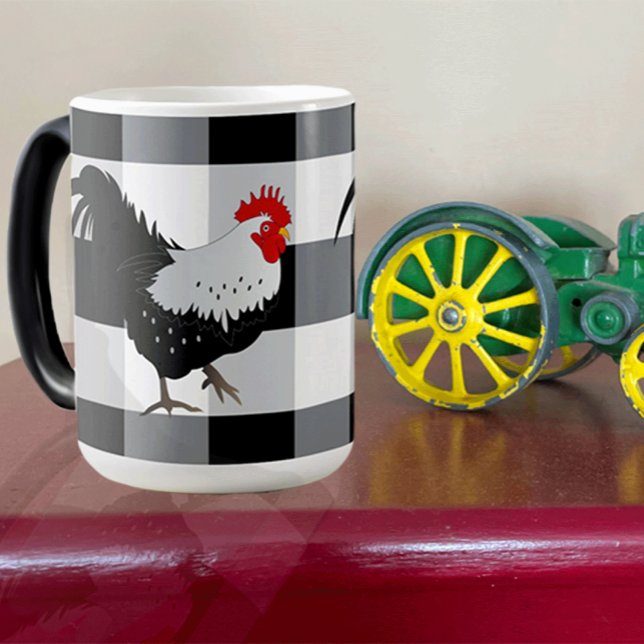 Rooster mit Schwarz-weißem Karo Kaffee Tasse (Von Creator hochgeladen)
