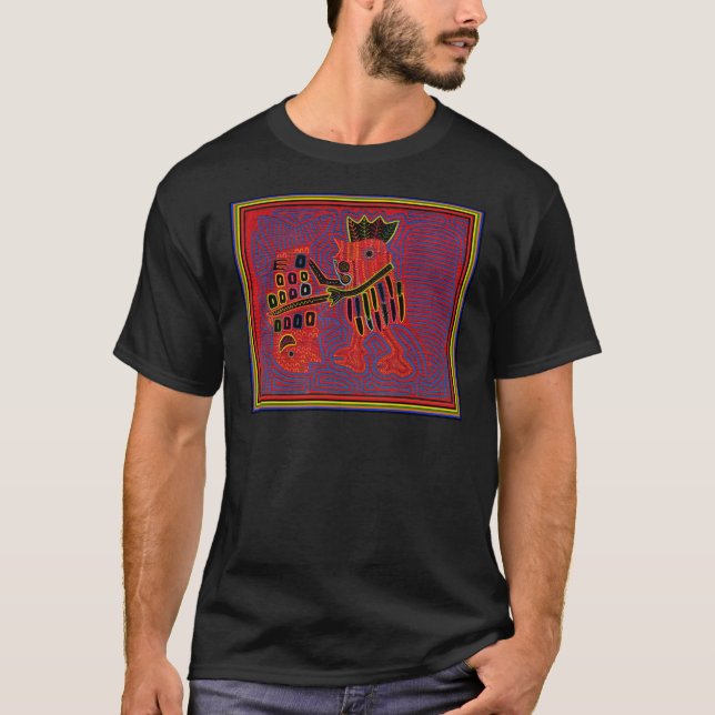 Rooster Scaling a Fish with a Machete T-Shirt (Vorderseite)