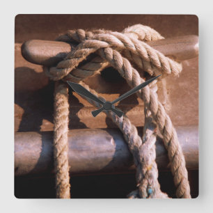 Rope Tied to a Boat Tie Quadratische Wanduhr