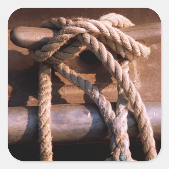Rope Tied to a Boat Tie Quadratischer Aufkleber (Vorderseite)