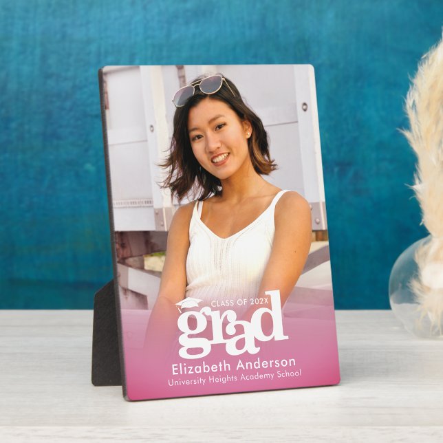 Rosa Abschluss Foto Fett Typografie Minimalistisch Fotoplatte (Von Creator hochgeladen)