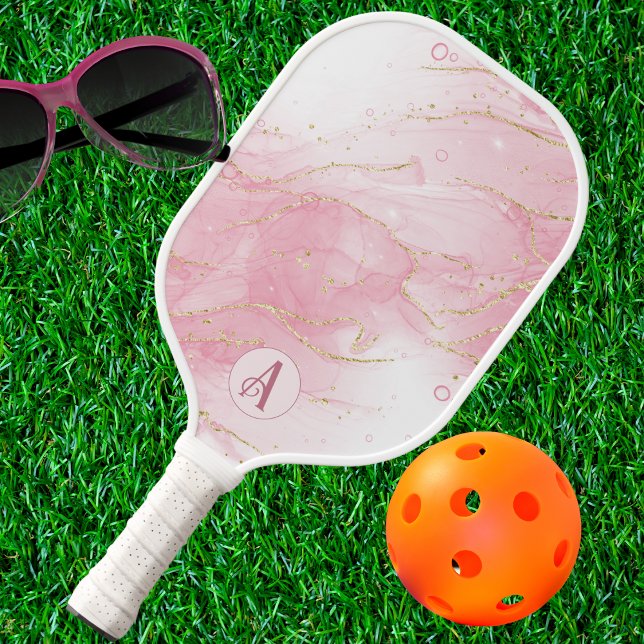 Rosa Alkoholtinte mit Monogramm aus Gold-Glitzer Pickleball Schläger (Von Creator hochgeladen)