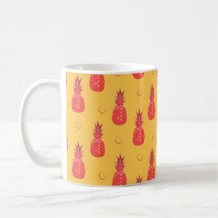 Rosa Ananas auf orangefarbenem Hintergrund. Nahtlo Kaffeetasse