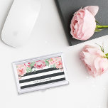 Rosa, antike Rosa, Peony & Charcoal Strip Visitenkarten Etui<br><div class="desc">Eleganter und femininer Visitenkartenkoffer in schicken,  schwarzen Holzkohlestreifen mit einem Kronleuchter aus Rosa und Salbei,  von oben blühende Blume aus Wasserfarbe. Personalisieren Sie Ihren Namen,  Ihre Monogrammnummer oder Ihren Firmennamen in modernem Offschwarzen Schriftsatz.</div>