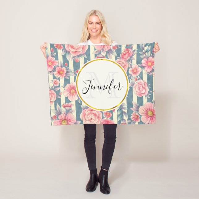 Rosa Aquarellfarben-Blume auf Streifen Monogramm Fleecedecke (Beispiel)