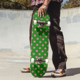 Rosa auf grünem Polka-Punkte-Musterdesign Skateboard