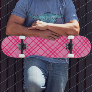 Rosa auf rosa kariertes Gitter-Karodesign  Skateboard
