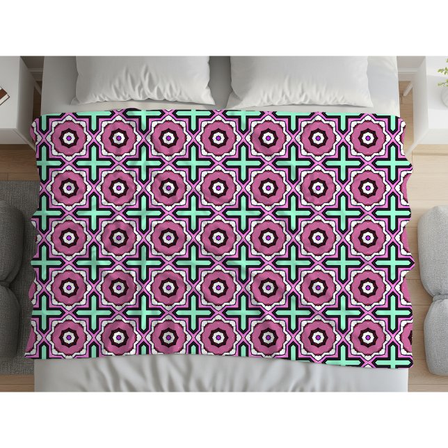 Rosa, blaues und schwarzes geometrisches Muster  Fleecedecke (Von Creator hochgeladen)