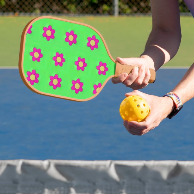 Rosa Blume auf grün Pickleball Schläger (InSitu)