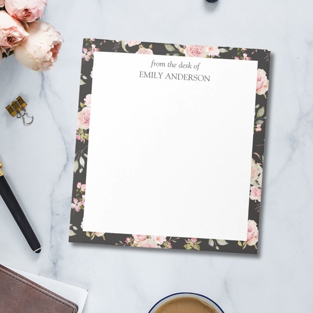 Rosa Blume mit rosa Wasserfarbe Muster Notizblock (In situ)