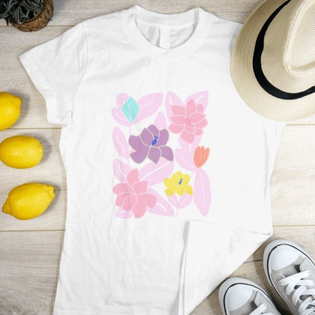 Rosa Blume Moderne hübsche Mode feminin T-Shirt (White pink floral t-shirt for women. Pretty watercolor pink yellow tshirt for fashion girls. )