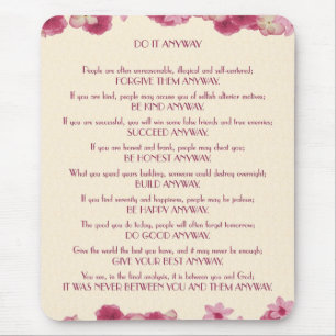 Rosa Blumenblätter tun es irgendwie Mousepad