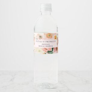 Rosa Blumenblätter und Prosecco-Brautparty Wasserflaschenetikett
