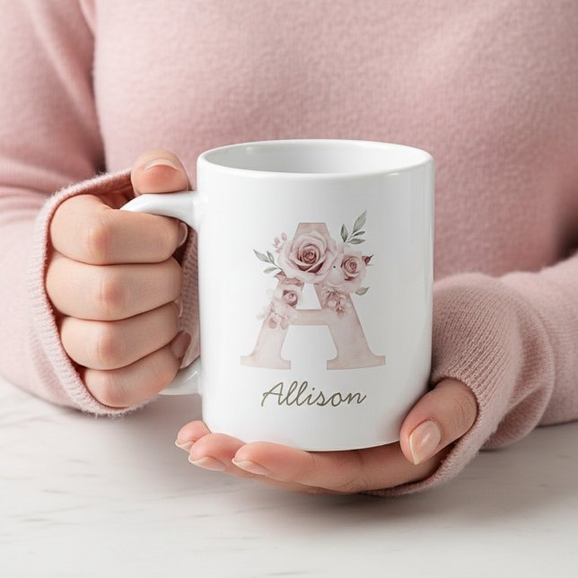 Rosa Blumenmonogramm-feminine Tasse - Buchstabe A (Blush Floral Monogram Feminine Mug - Letter A)