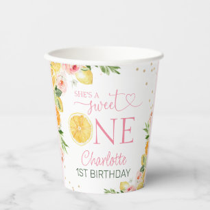 Rosa Blumenzitrus Sie ist eine süße 1. Geburtstag Pappbecher
