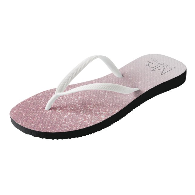 Rosa Blush Glitzer Gradient Frau Verheiratet Flip Flops (Schrägansicht)