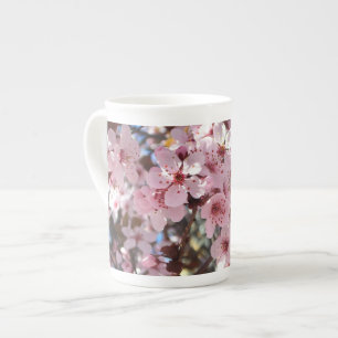 Rosa Blüten auf Zierblumen Prozellantasse
