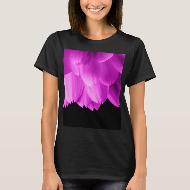 Rosa Blütenblätter auf schwarzen Blume T-Shirt (Vorderseite)