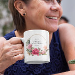 Rosa Blütengoldkraut Bestes Grandma je Kaffeetasse<br><div class="desc">'Best GREAT GRANDMA jemals' Coffee Tasse! Entworfen mit rosa Blumen und botanischem Kranz.</div>