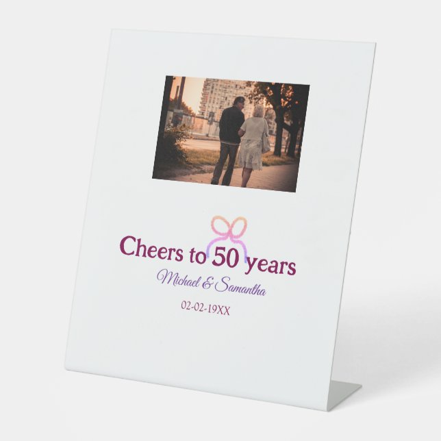 Rosa Bug jubelt auf 50-jährige Hochzeit Sockelschild (Vorderseite)