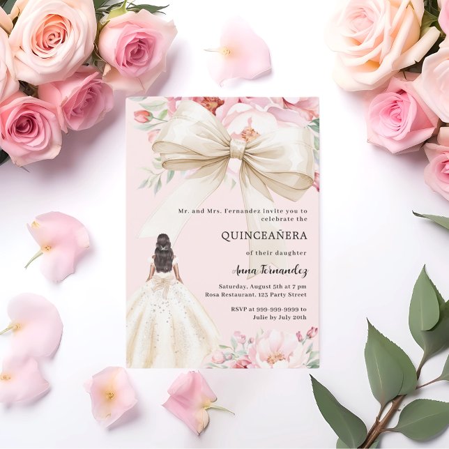 Rosa Bugblumen, cremefarbenes Kleid Quinceanera Einladung (Von Creator hochgeladen)