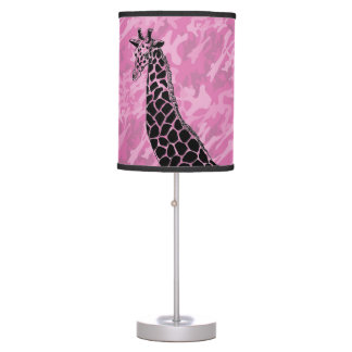 Rosa Camouflage Giraffe II - Tischlampe