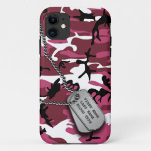 Rosa Camouflage mit Hundeplaketten iPhone 11 Hülle