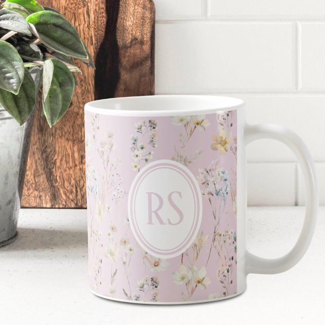 Rosa Cottagecore-Wildflower-Monogramm Kaffeetasse (Von Creator hochgeladen)