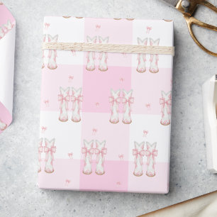 Rosa Cowgirl-Stiefel und Gingham Geschenkpapier