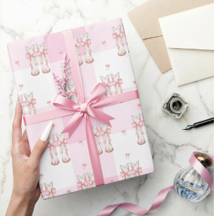 Rosa Cowgirl-Stiefel und Gingham Geschenkpapier
