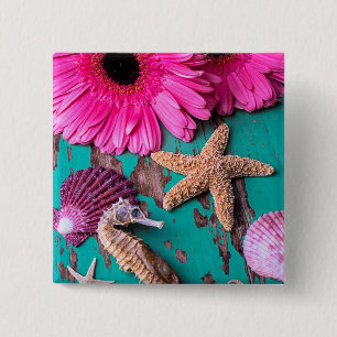 Rosa Daises und Seepferd mit Starfish Button