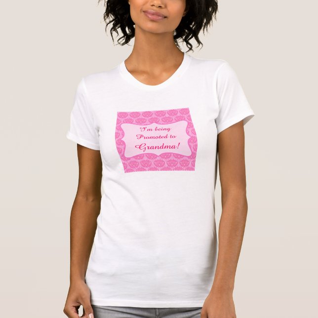 Rosa Damaske wird auf GrandMa Baby Girl geworben T-Shirt (Vorderseite)