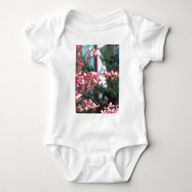 Rosa Dogwood Baby Strampler (Vorderseite)