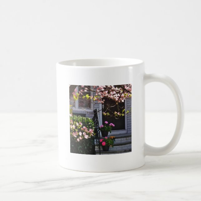 Rosa Dogwood und Pots of Geraniums Kaffeetasse (Rechts)