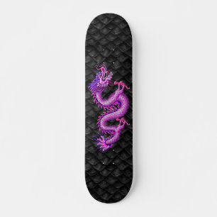 Rosa Drache auf Drachenskala Skateboard